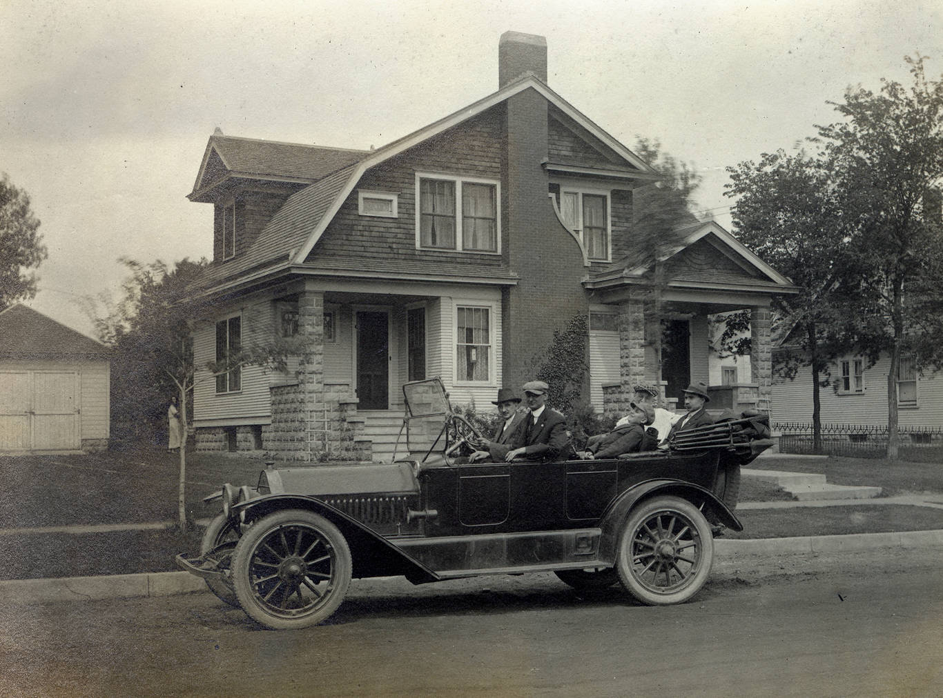 Men In Car - frame 4